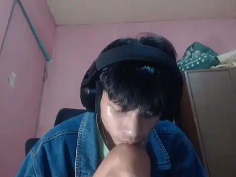 Kyoshi_19 Adlı Modelin Web Kamerası Şovu