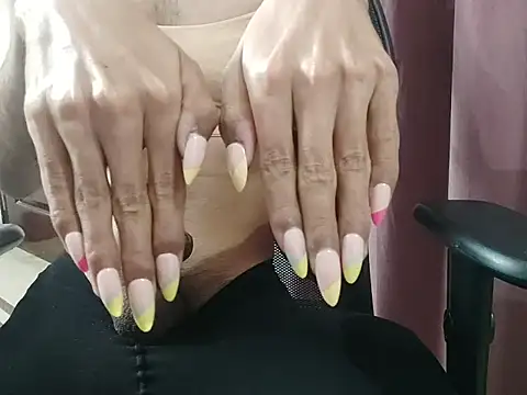 Pokazy przed kamerką – indian_trans_69