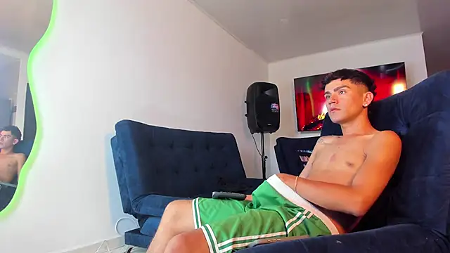 Steven_baby69's Webcam Show