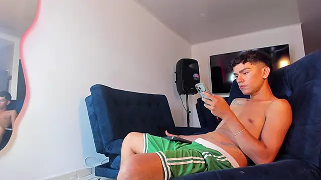 Steven_baby69's Webcam Show