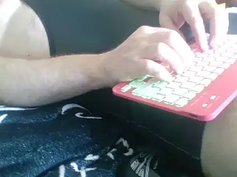 הופעת וובקאם של hnhgay