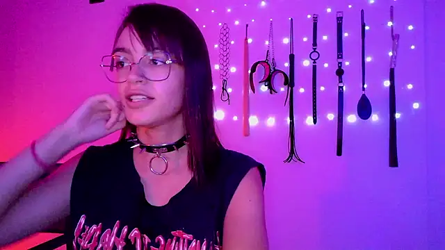 nina_kink: διαδικτυακό σόου στην κάμερα