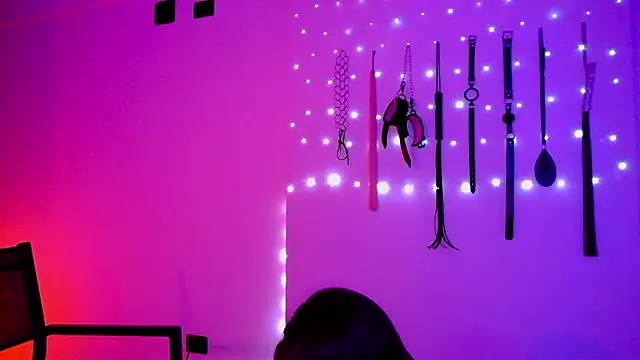 nina_kink Show in webcam