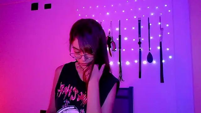 nina_kink Show in webcam