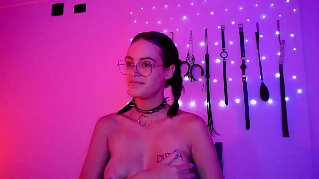 Pokazy przed kamerką – nina_kink