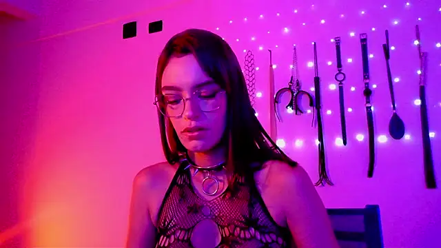nina_kink Show in webcam
