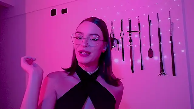 Pokazy przed kamerką – nina_kink