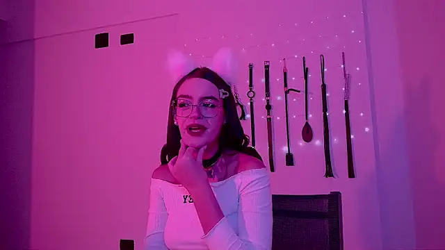 nina_kink Show in webcam