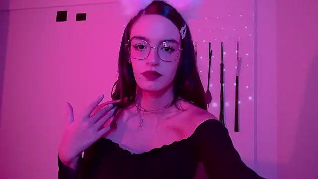 Pokazy przed kamerką – nina_kink