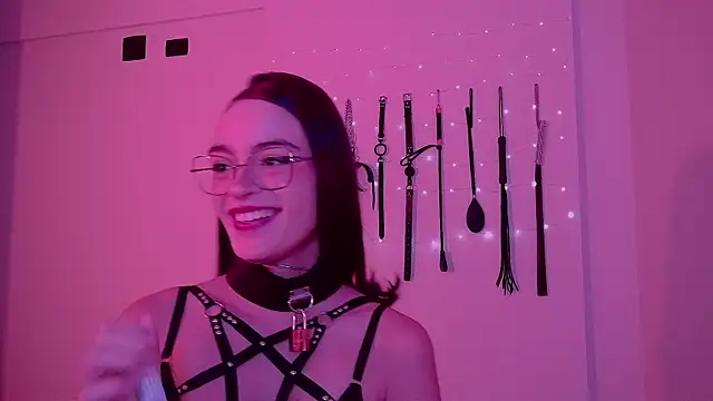 Pokazy przed kamerką – nina_kink