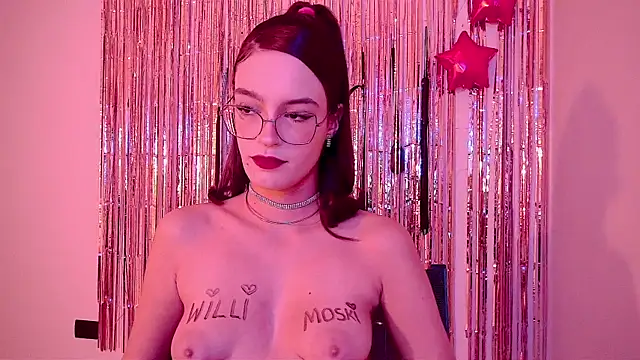 nina_kink Show in webcam