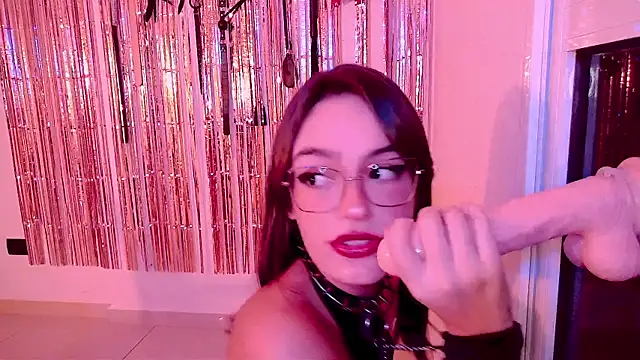 nina_kink – Kamerová šou
