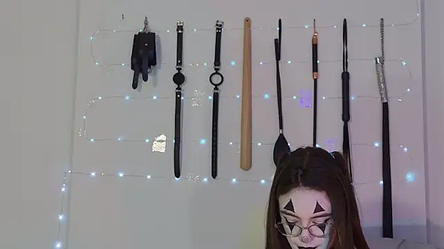 nina_kink: διαδικτυακό σόου στην κάμερα