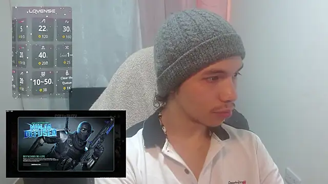 Xoxo_Smiles: διαδικτυακό σόου στην κάμερα