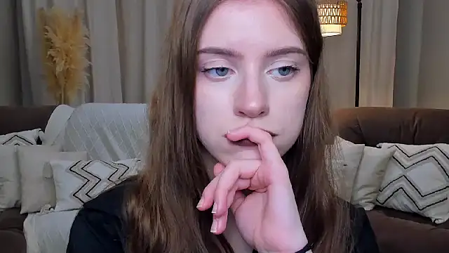 Erica_Kiss Adlı Modelin Canlı XXX Sohbeti