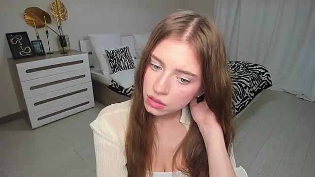 Erica_Kiss Adlı Modelin Canlı XXX Sohbeti