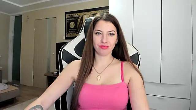 Show modela EmiLovsi na web-kameri