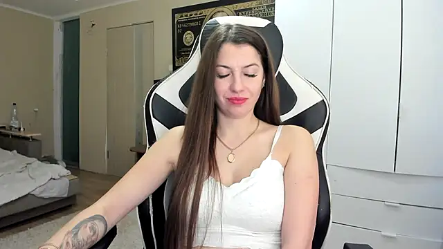 Show modela EmiLovsi na web-kameri