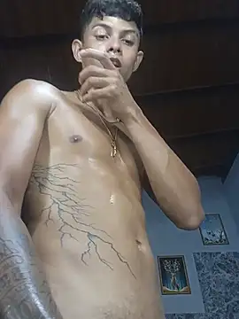 God_Eros_23cm: διαδικτυακό σόου στην κάμερα
