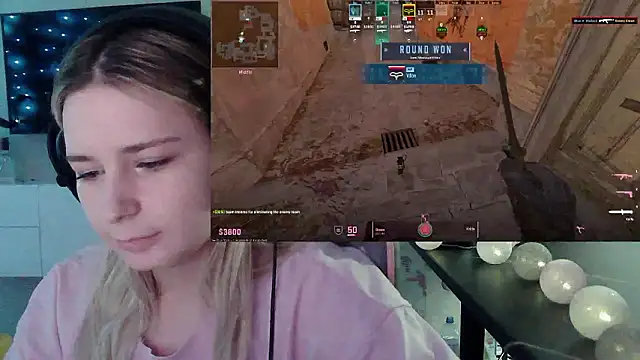 VladaLevine: διαδικτυακό σόου στην κάμερα