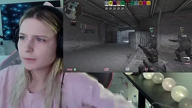 VladaLevine 在線直播表演