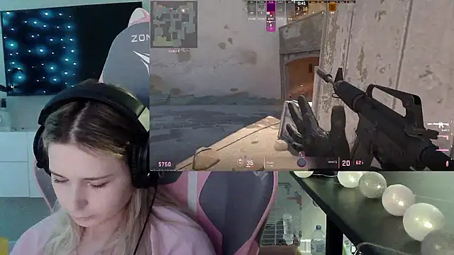 VladaLevine: вебкам-шоу