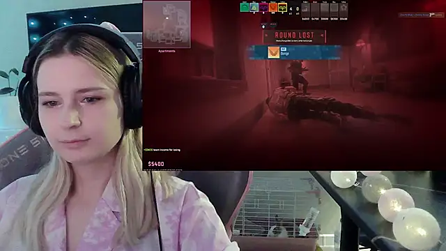 VladaLevine: διαδικτυακό σόου στην κάμερα