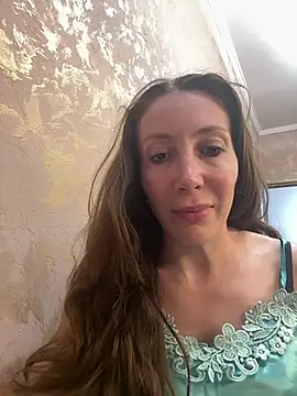 HellaryTourent Adlı Modelin Canlı XXX Sohbeti