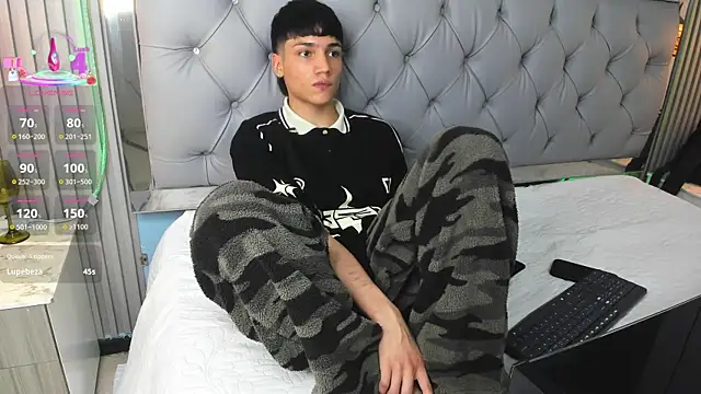 SamBlack_ 在線直播表演