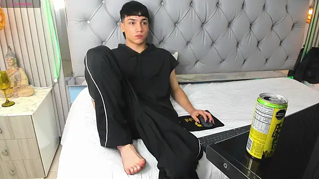 SamBlack_ লাইভ XXX চ্যাট