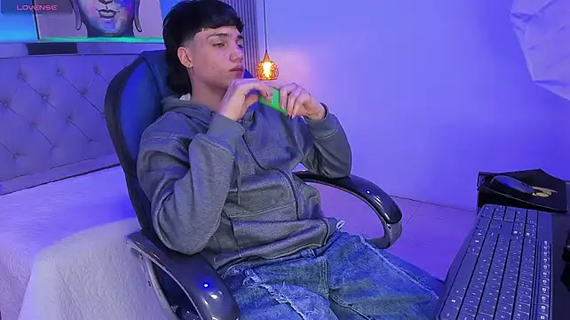 הופעת וובקאם של SamBlack_