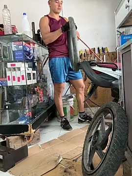 Paul22cm-: διαδικτυακό σόου στην κάμερα