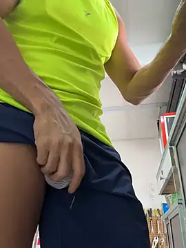 Paul22cm- Show in webcam