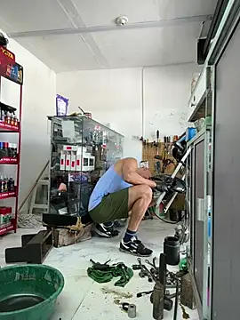Paul22cm- Show in webcam