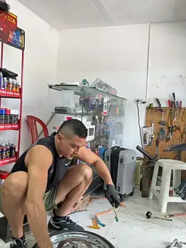 Paul22cm- Show in webcam