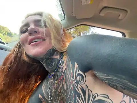 הופעת וובקאם של AlexandraWildd