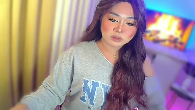 tyramadrigal webcam show