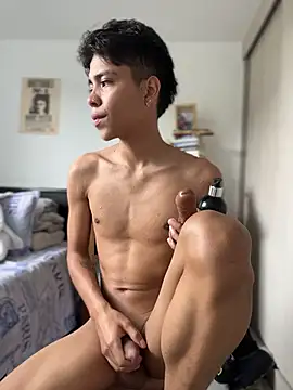 MaxiWildd Show in webcam