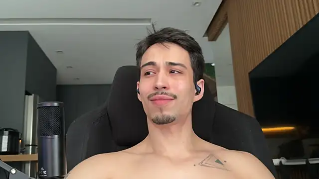 Show de mettew22cm na webcam