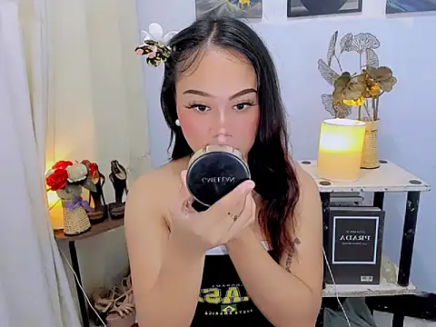 הופעת וובקאם של Therug_Dollbella