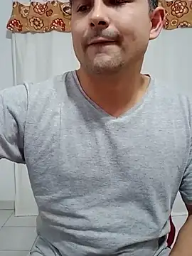Bradd_32's Webcam Show