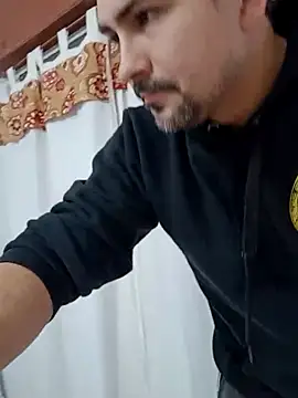 Bradd_32のライブXXXチャット