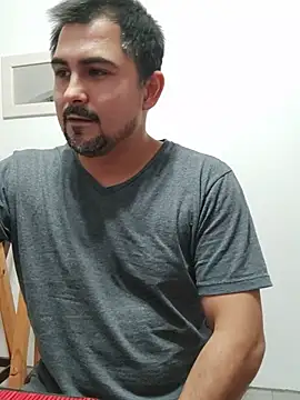 Bradd_32 在線直播表演
