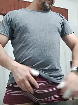 Bradd_32 在線直播表演