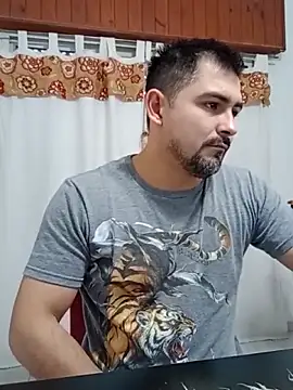 Bradd_32 Webcam-Show