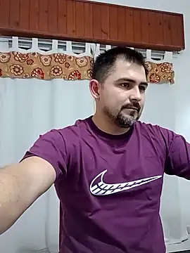 Show modela Bradd_32 na web-kameri
