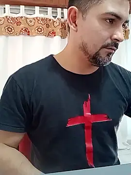 Bradd_32 在線直播表演