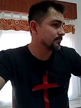 Bradd_32: διαδικτυακό σόου στην κάμερα