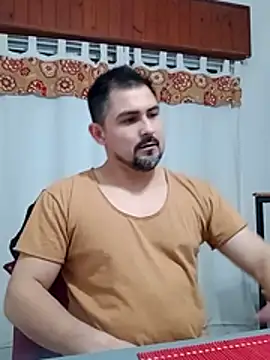 Bradd_32 在線直播表演