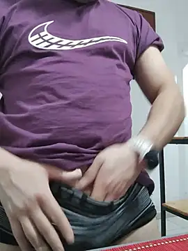 Bradd_32 在線直播表演